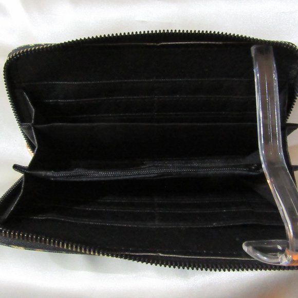 New Boutique Ladies Wallets any 2 For $30.00 - Picture 6 of 9